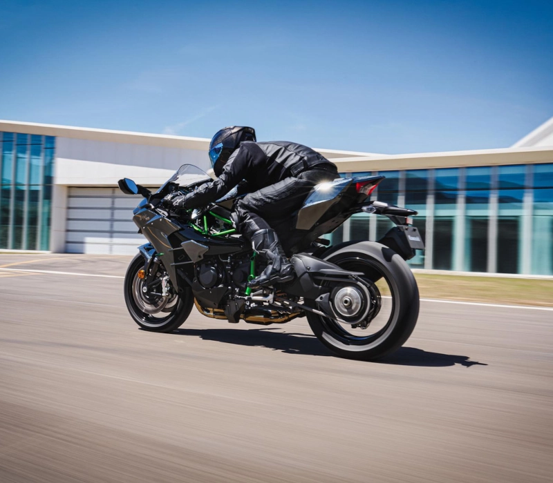 kawasaki ninja h2 2027 motoviedo 02 kawasaki ninja h2 2027 motoviedo 02